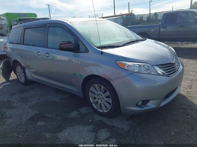Salvage Toyota Sienna Image
