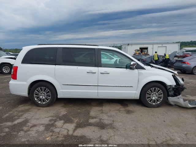 Chrysler Town & Country Touring-l