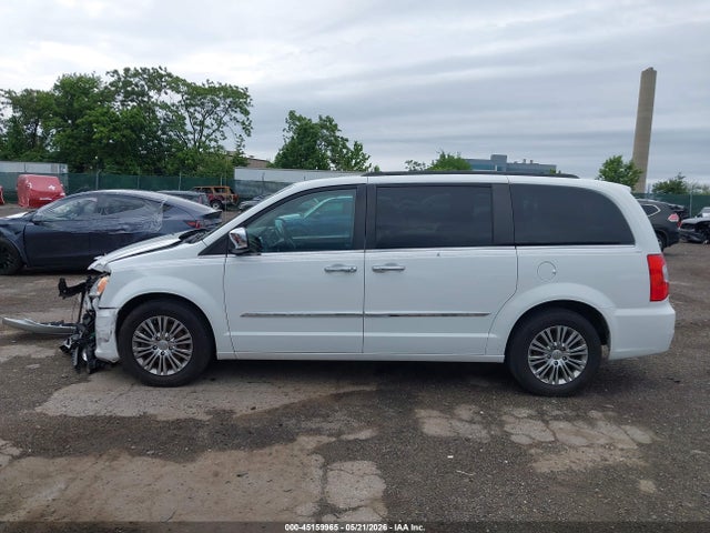 Chrysler Town & Country Touring-l