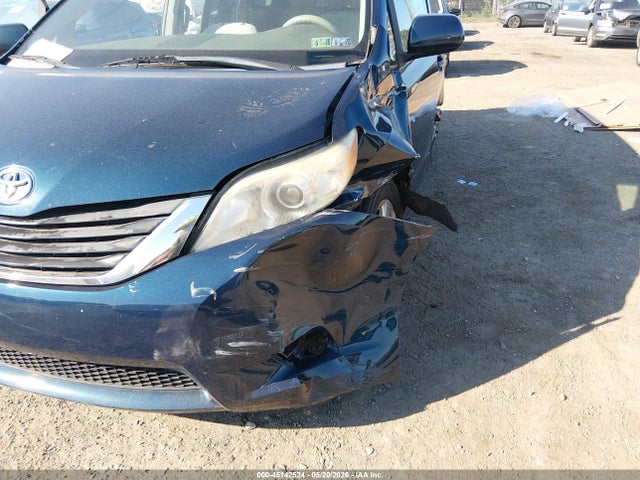 Toyota Sienna Le V6