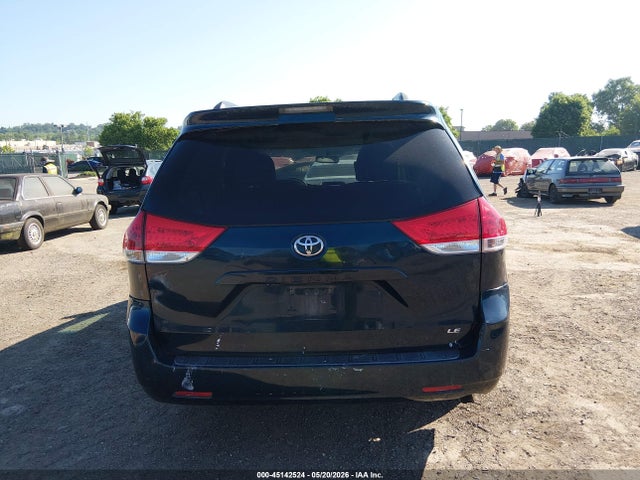 Toyota Sienna Le V6