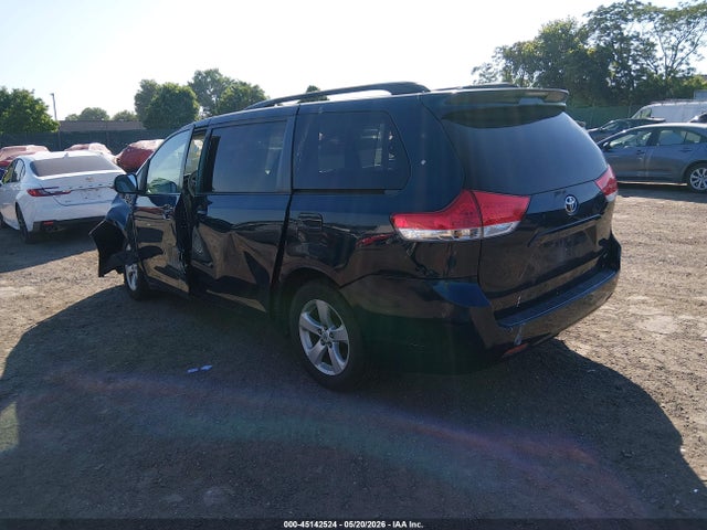 Toyota Sienna Le V6