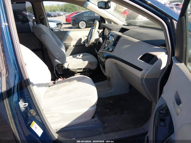 Toyota Sienna Le V6
