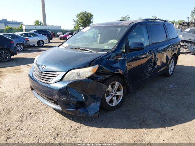 Toyota Sienna Le V6