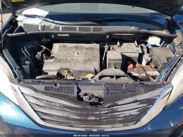 Toyota Sienna Le V6