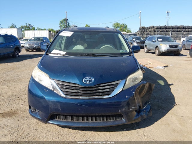 Toyota Sienna Le V6