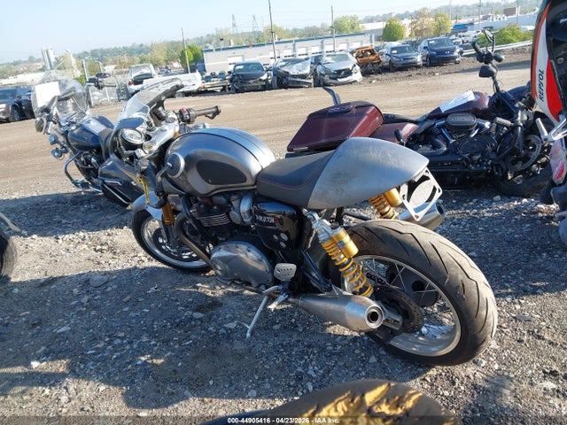 Triumph Thruxton 1200 R