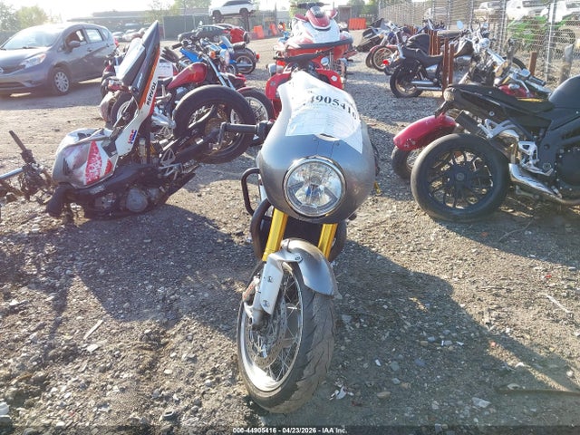 Triumph Thruxton 1200 R