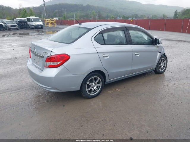 Mitsubishi Mirage Es