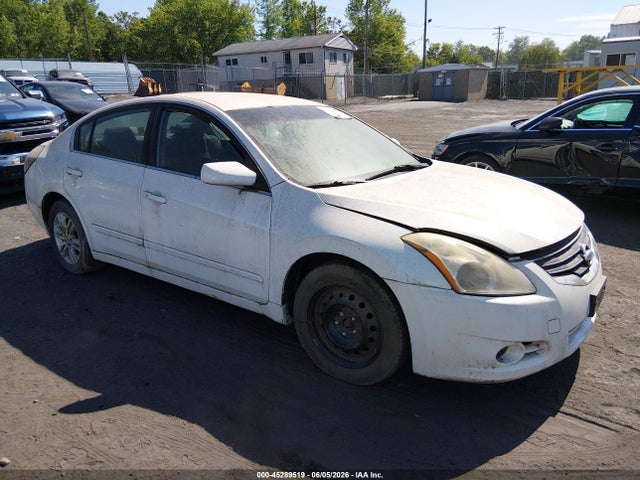 Salvage Nissan Altima Image