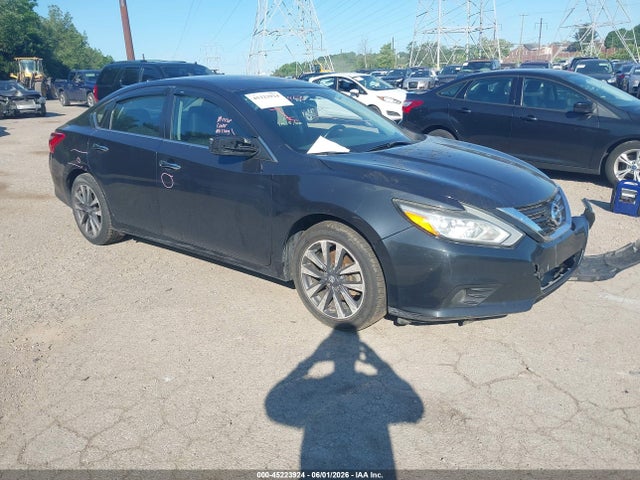Salvage Nissan Altima Image
