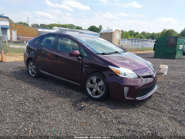 Salvage Toyota Prius Image