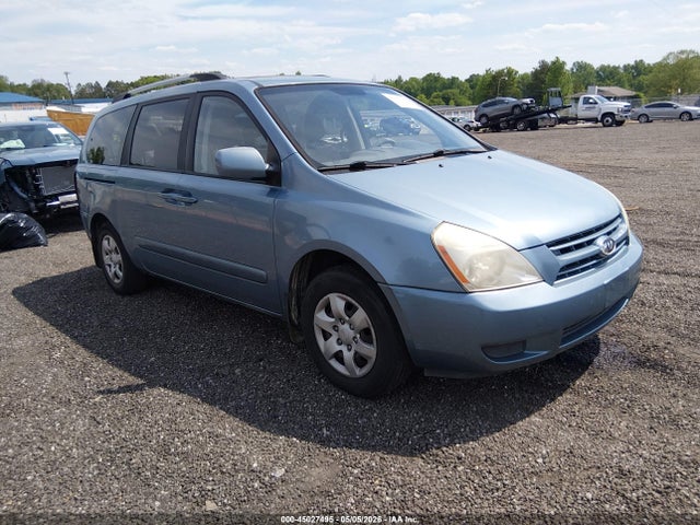 Salvage Kia Sedona Image