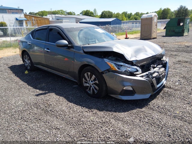 Salvage Nissan Altima Image