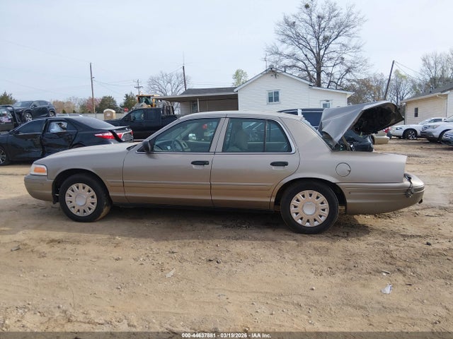 Ford Crown Victoria Standard