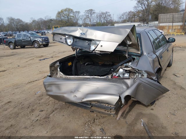 Ford Crown Victoria Standard