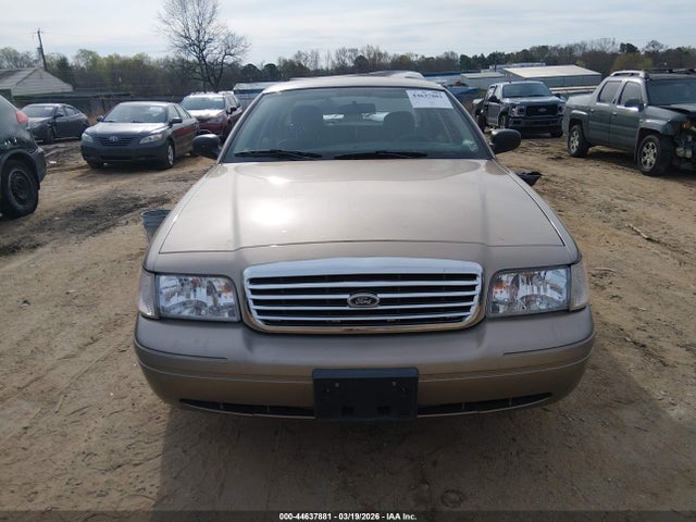 Ford Crown Victoria Standard