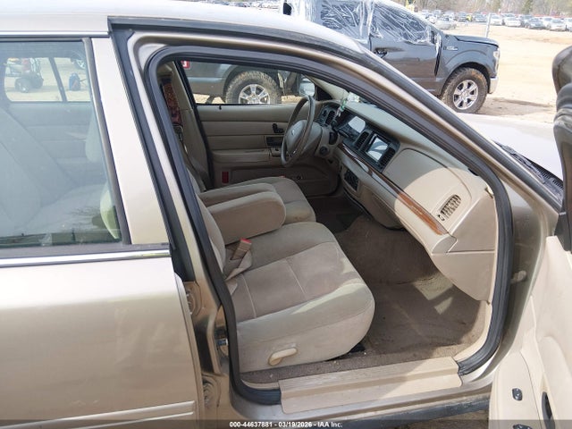 Ford Crown Victoria Standard