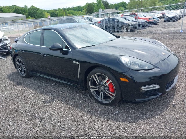 Salvage Porsche Panamera Image
