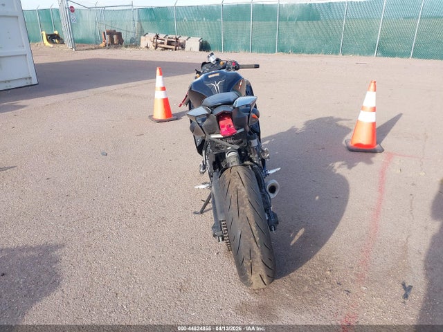 Yamaha Yzfr7