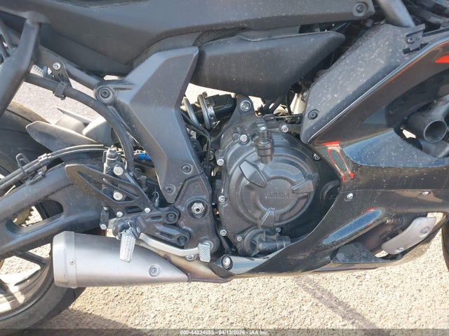 Yamaha Yzfr7