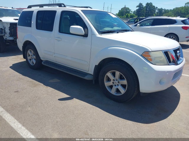 Salvage Nissan Pathfinder Image
