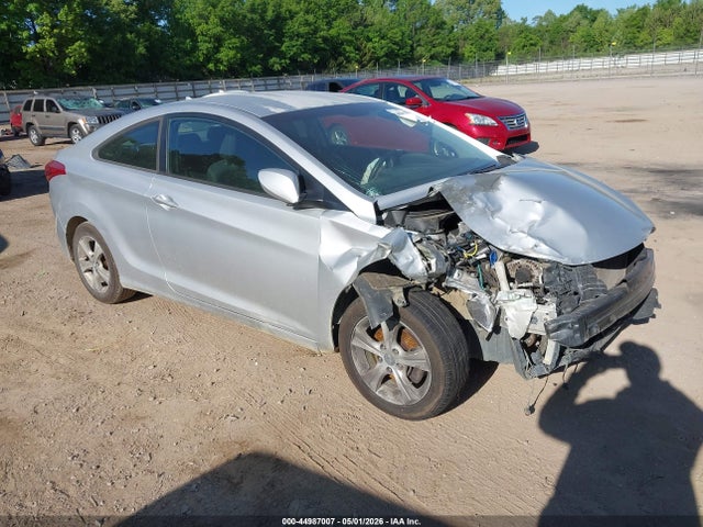 Salvage Hyundai ELANTRA Image