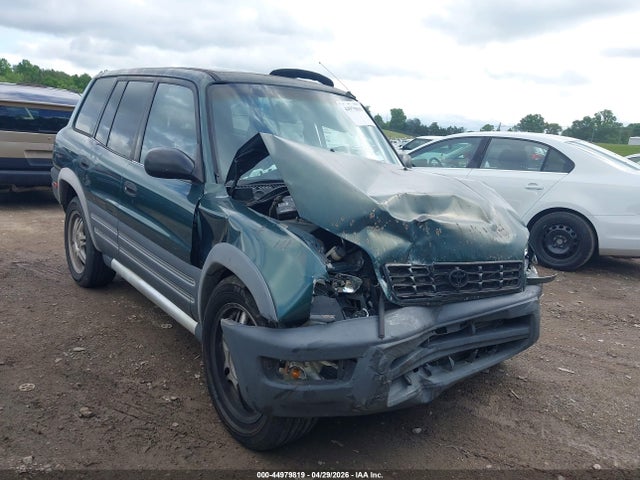 Salvage Toyota RAV4 Image