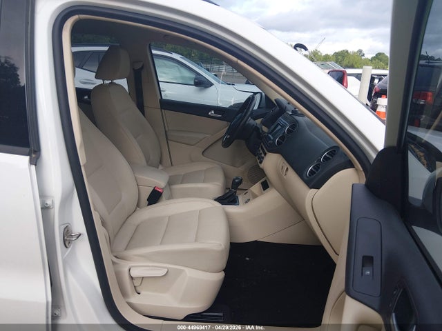 Volkswagen Tiguan S
