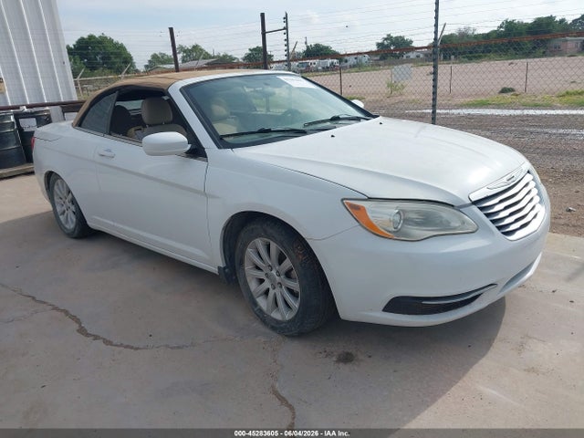 Salvage Chrysler 200 Image