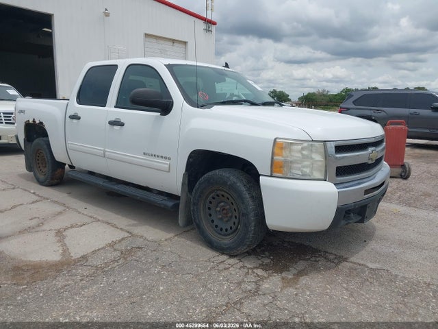 Salvage Chevrolet Silverado 1500 Image