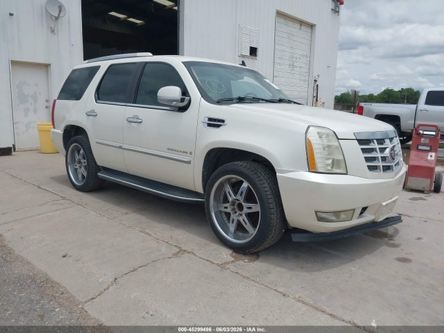 Salvage Cadillac Escalade Image