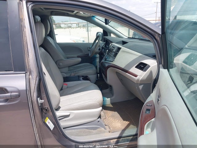 Toyota Sienna Xle V6