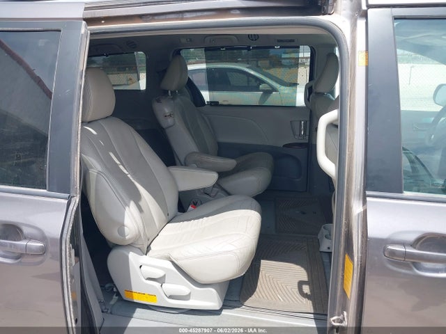 Toyota Sienna Xle V6