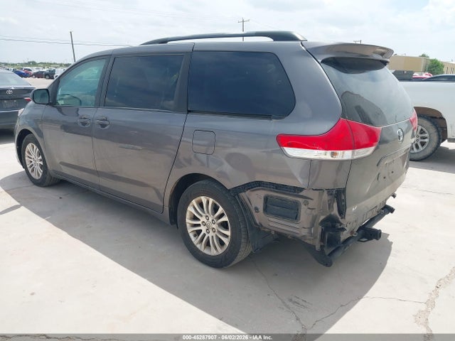 Toyota Sienna Xle V6