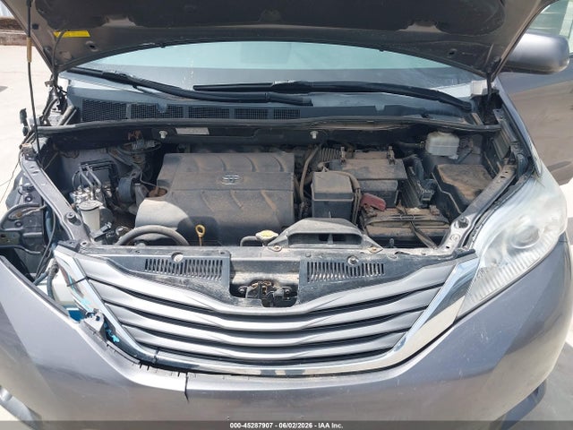 Toyota Sienna Xle V6