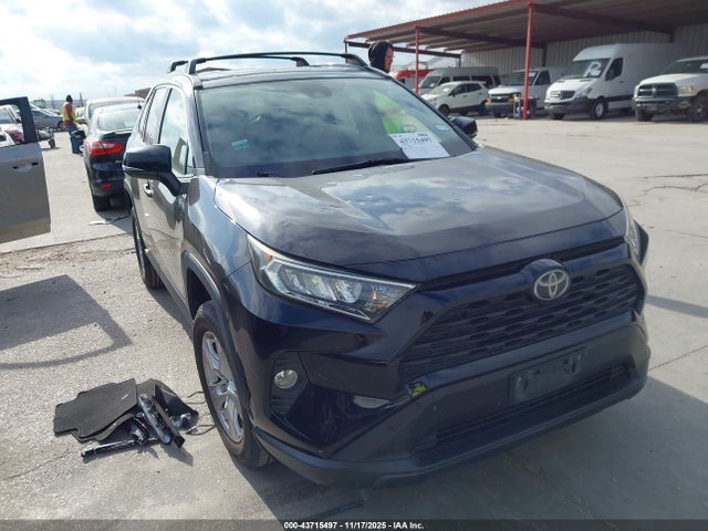 Salvage Toyota RAV4 Image