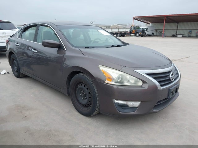 Salvage Nissan Altima Image
