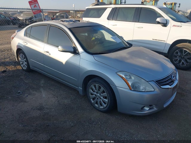 Salvage Nissan Altima Image