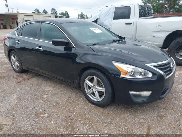 Salvage Nissan Altima Image