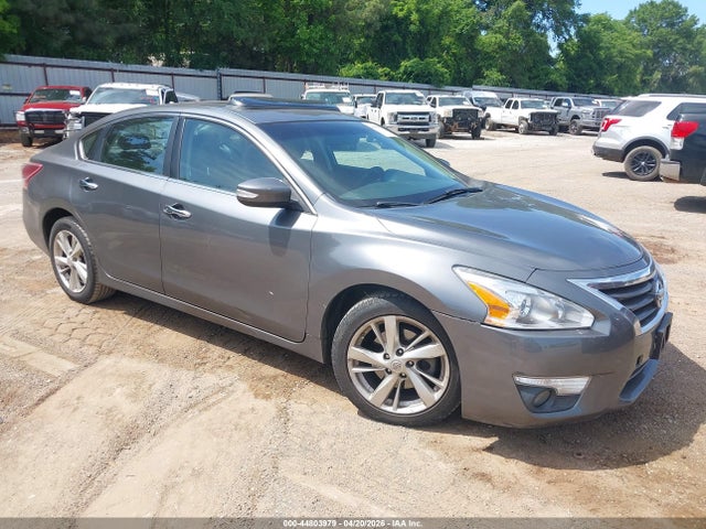 Salvage Nissan Altima Image