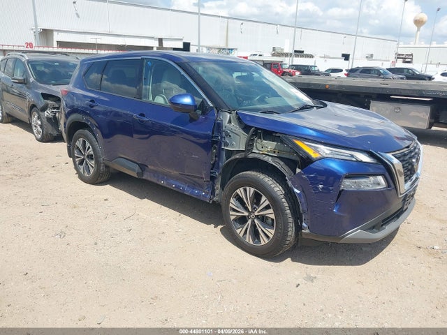 Salvage Nissan Rogue Image