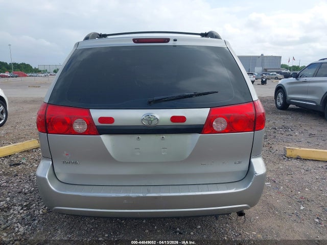 Toyota Sienna Ce