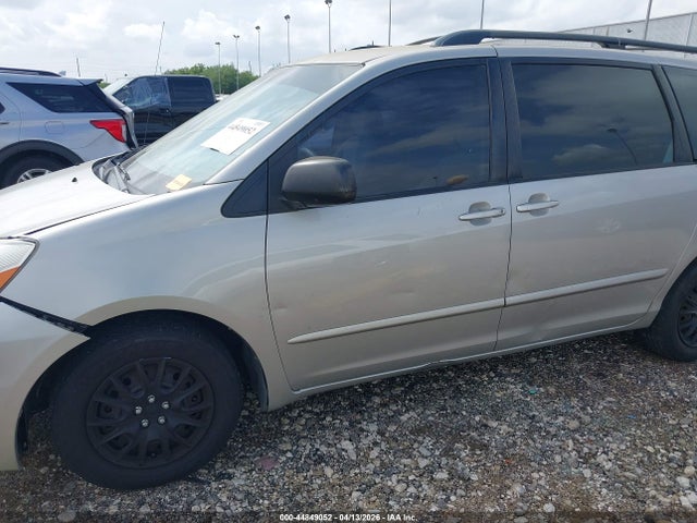 Toyota Sienna Ce