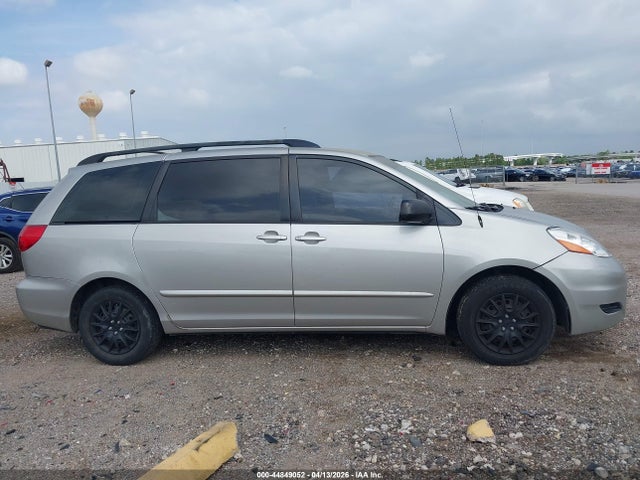 Toyota Sienna Ce