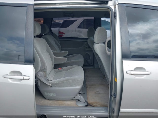 Toyota Sienna Ce