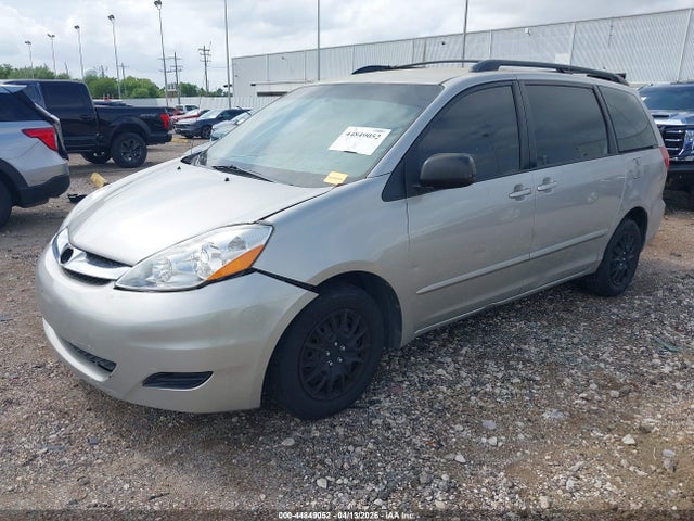 Toyota Sienna Ce