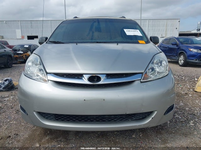 Toyota Sienna Ce