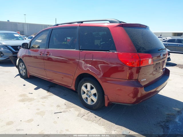Toyota Sienna Le