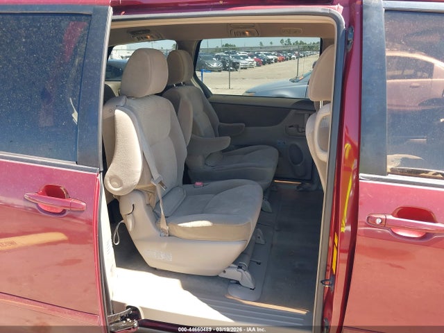 Toyota Sienna Le